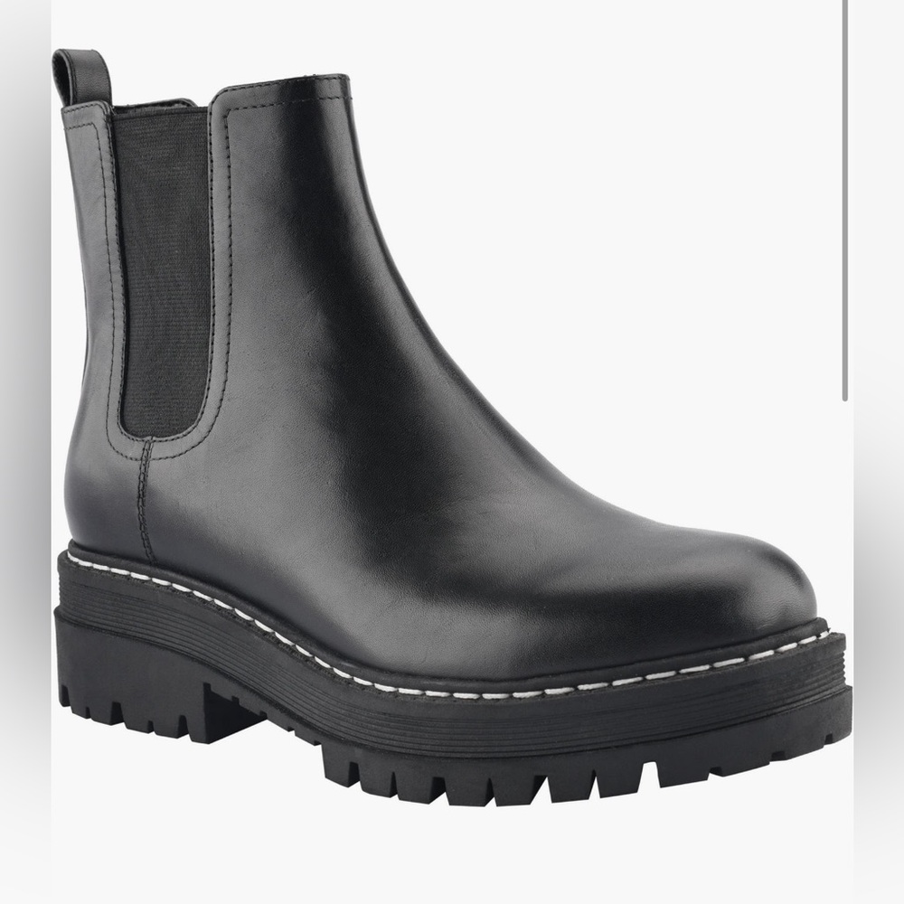 Women’s Marc Fisher Chelsea Boot - Size 6
